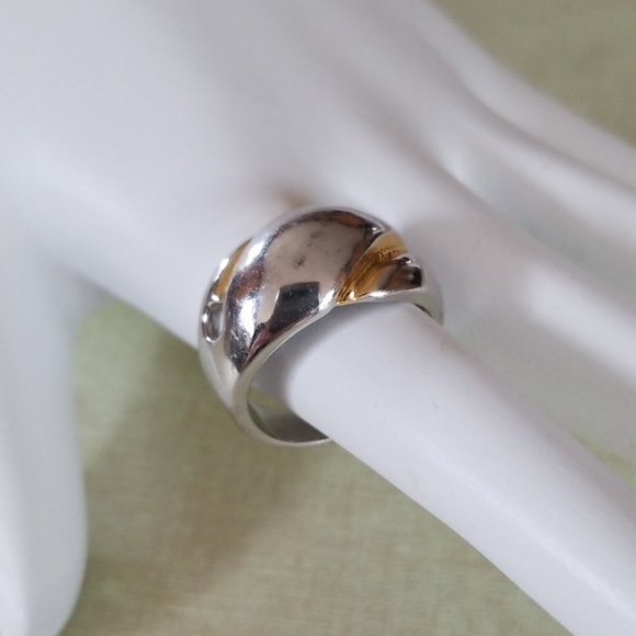 Vintage 1970s Mixed Metal Silver and Gold Two Tone Metal Ring Size 7 3/4 - Picture 12 of 12